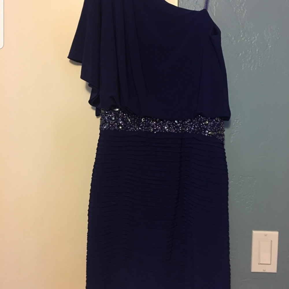 Dress - Picture 3 of 4